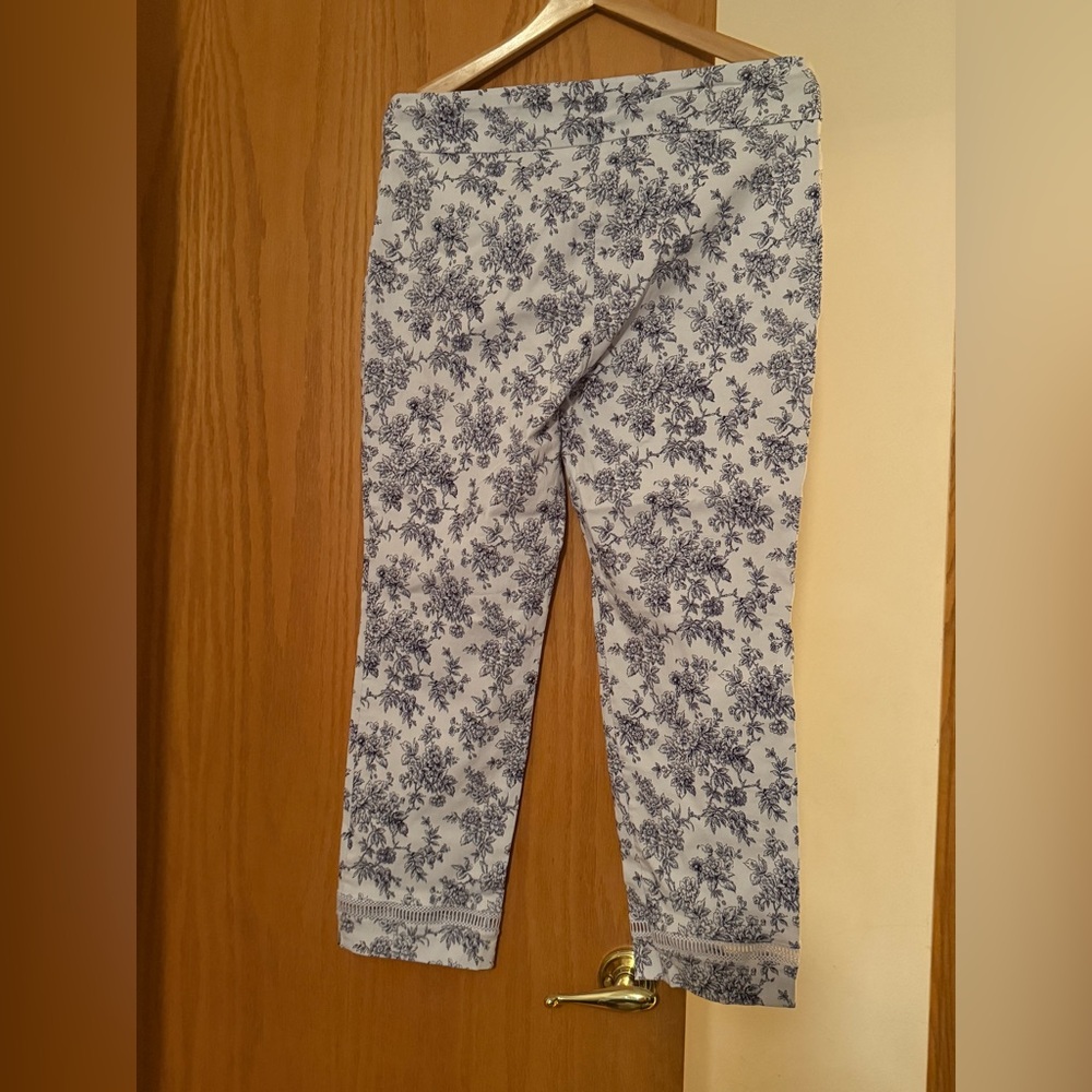 Van Heusen blue and White Floral Stretch Capris